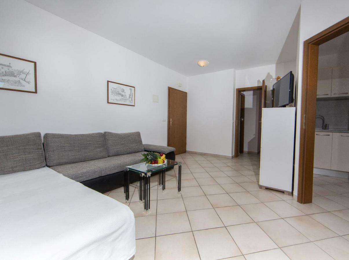 Apartments Sanmichel Pula Bagian luar foto